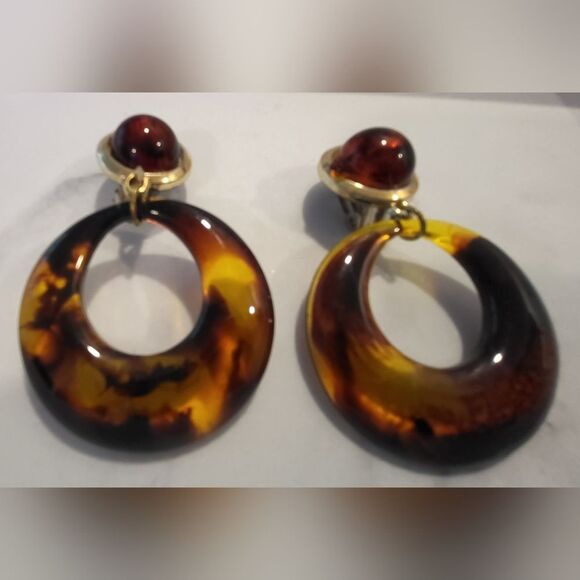 Vintage Oversized Faux Amber Clip ons - Picture 3 of 12